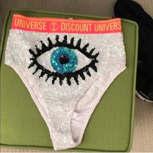 Discount universe bottoms